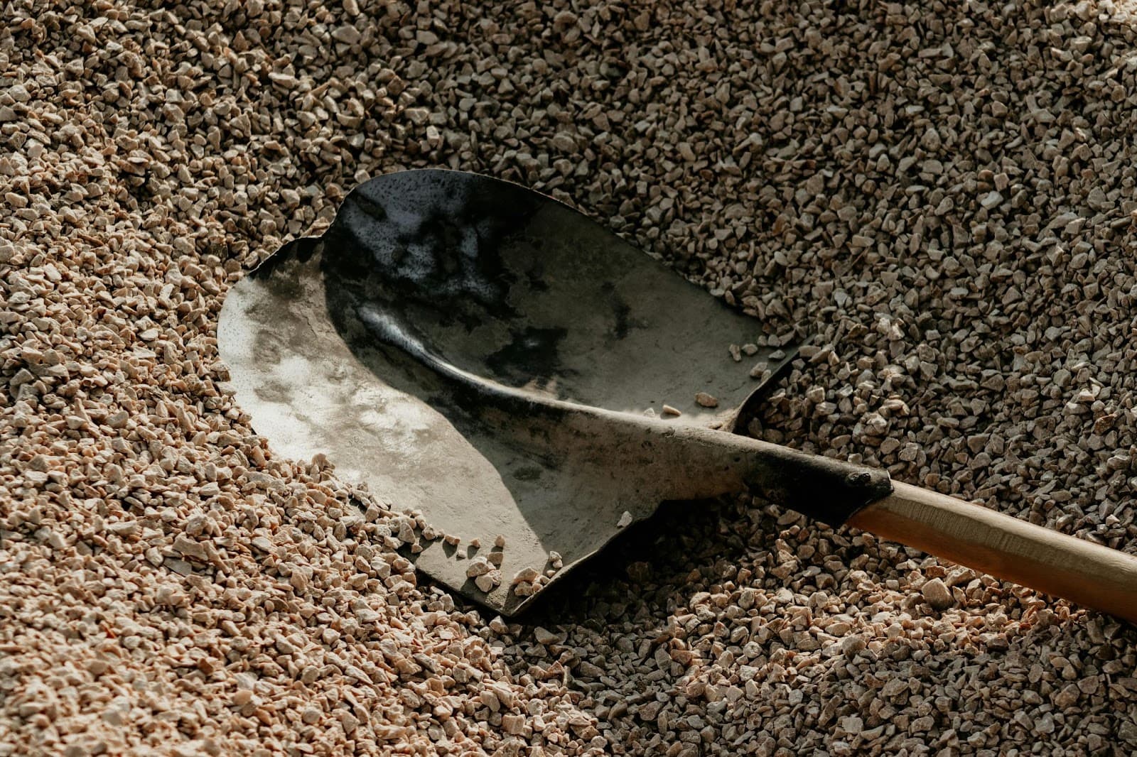 How to Choose Between Gravel & Crushed Rock for Your Outdoor Project?